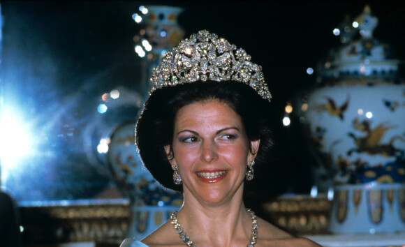 BRASILIANSK: Kroningsdiademet, eller det brasilianske diademet, tilhørte keiserinne Amalia av Brasil. Dette gigantiske diademet veier hele tre kilo, og blir kun brukt av dronning Silvia ved statsbesøk og spesielle anledninger. Foto: NTB Scanpix BRASILIANSK: Kroningsdiademet, eller det brasilianske diademet, tilhørte keiserinne Amalia av Brasil. Dette gigantiske diademet veier hele tre kilo, og blir kun brukt av dronning Silvia ved statsbesøk og spesielle anledninger. Foto: NTB Scanpix